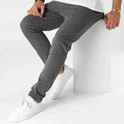 Grosses soldes 😀 Pantalon Chino P5531 Gris Anthracite de John H 🎉 -John H Soldes john h 288412 P5531 DARK GREY 20211015T152644 03