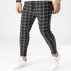 Promo 🌟 Pantalon A Carreaux P5543 Noir de John H 🔔