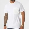 Offres 🎉 Tee 👕 Shirt Poche T8815 Blanc de John H 🛒 -John H Soldes john h 332259 T8815 WHITE 20220812T141602 01